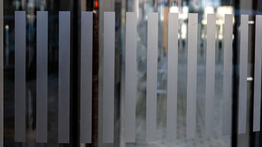 Ribbed Glass Partition Blurred Office 1600x900 1